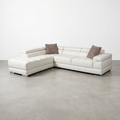 Divan sectionnel en cuir blanc avec assises capitonnées et appuis-tête ajustables